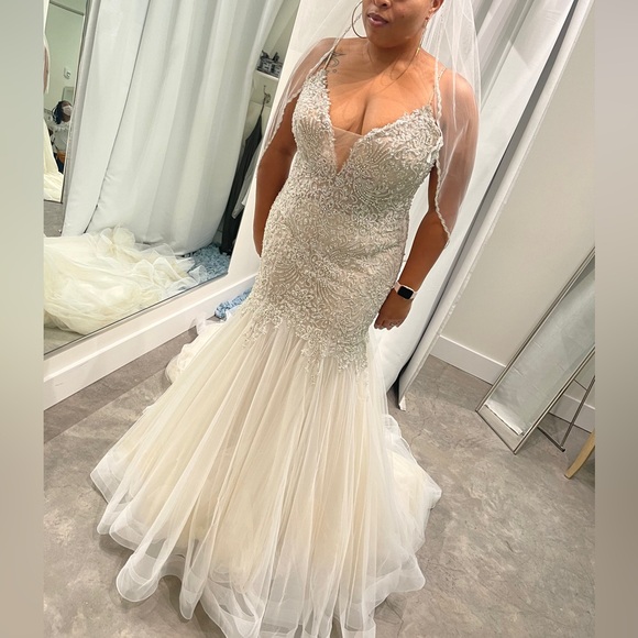 Casablanca Bridal 2359 Clara Wedding Dress Embellished V Neckline size 18 - Picture 4 of 4